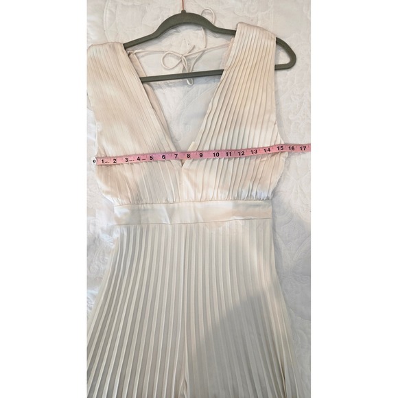 Abercrombie & Fitch White Pleated V-Neck Jumpsuit - Women's Sleeveless Romper - Picture 5 of 11